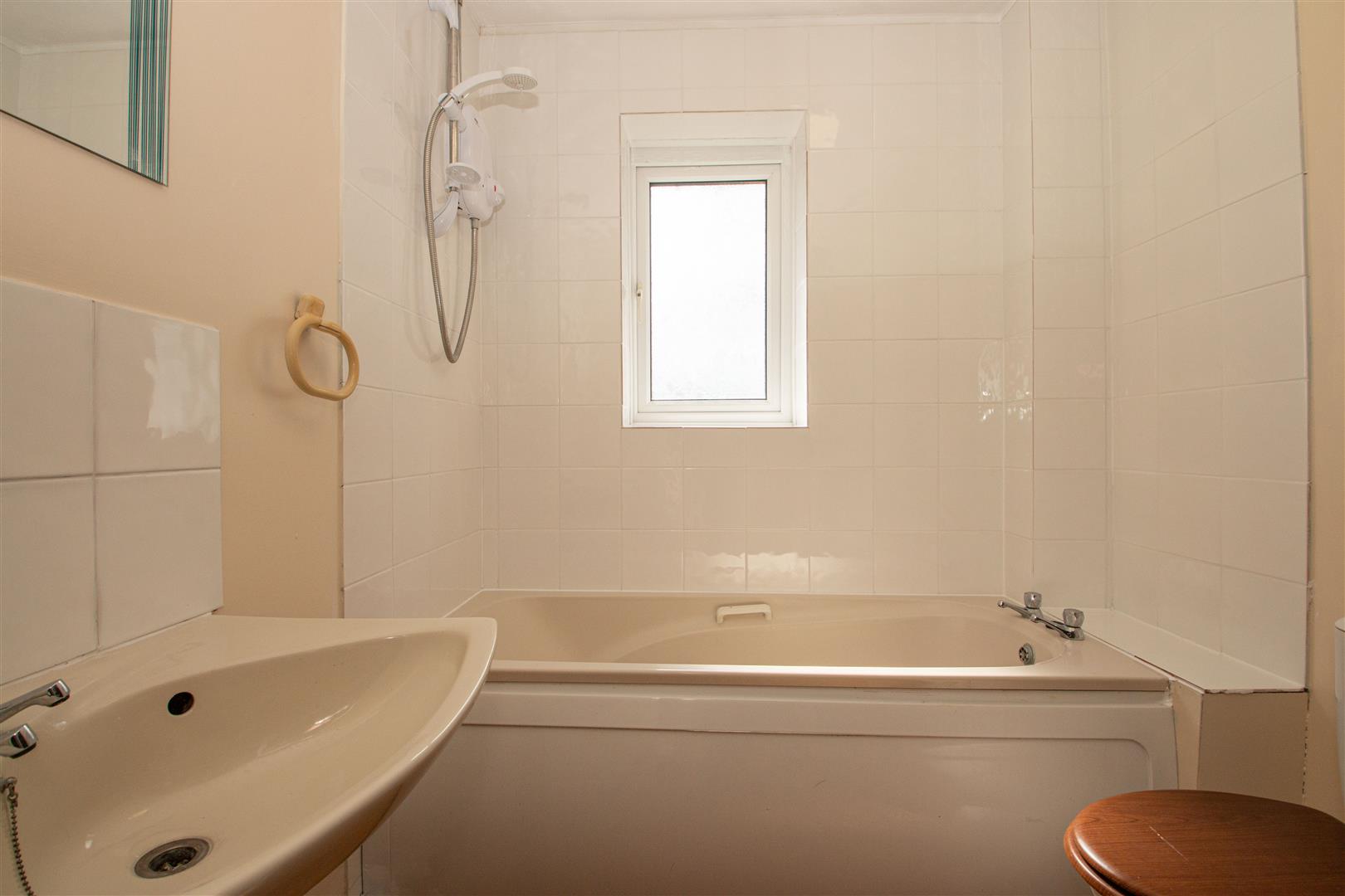 2 bed property in Whitsun Pasture, Milton Keynes